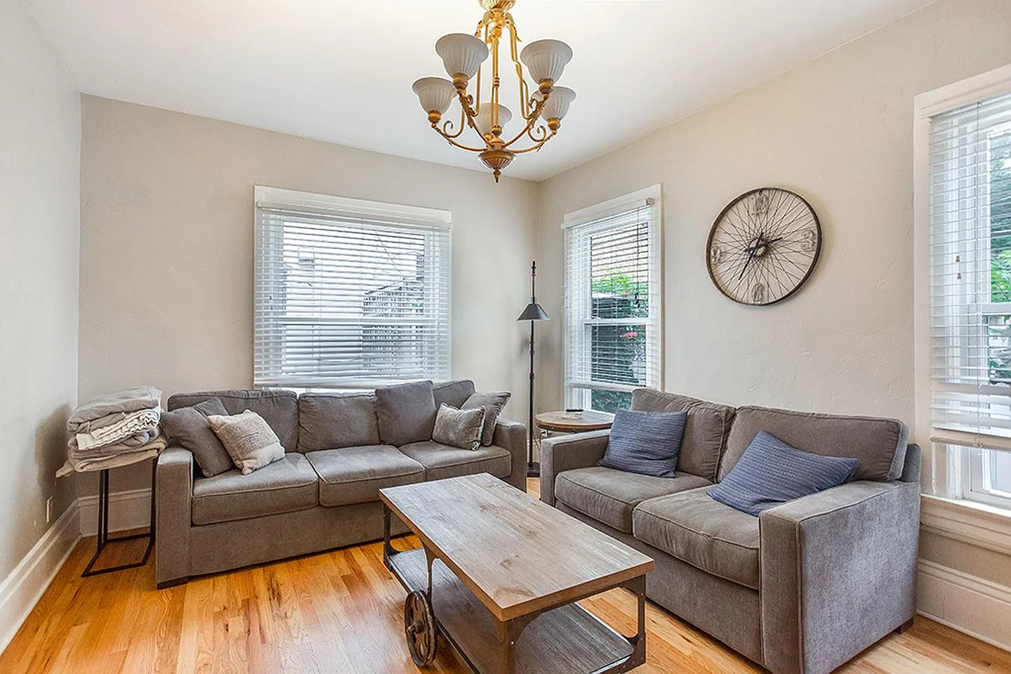1 bed, 1.0 bath, $745 — Photo 3