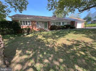 1353 Clover Ln, York, PA 17403