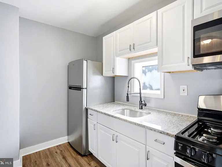 1631 S Etting St — Photo 8