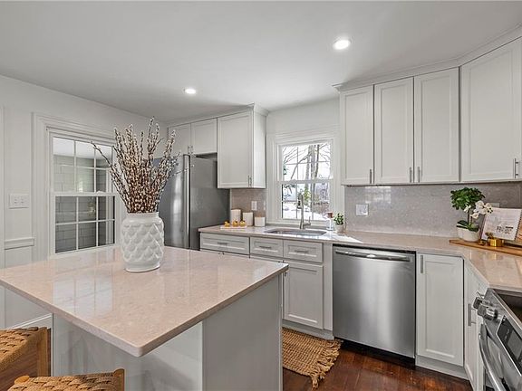 5th image of 47 Bretton Woods Dr