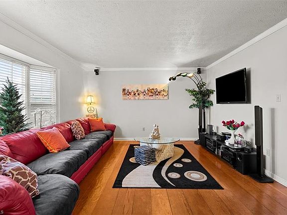 4th image of 4404 Essex Ct