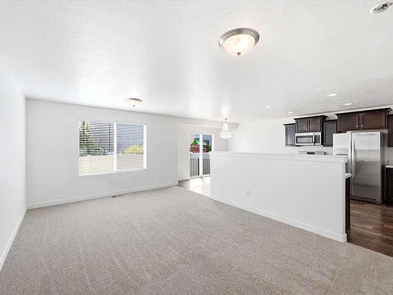 432 S Pegasus Way — Photo 2