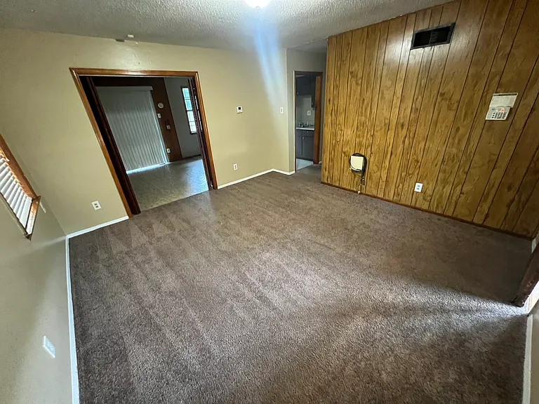611 Frayser Dr — Photo 3
