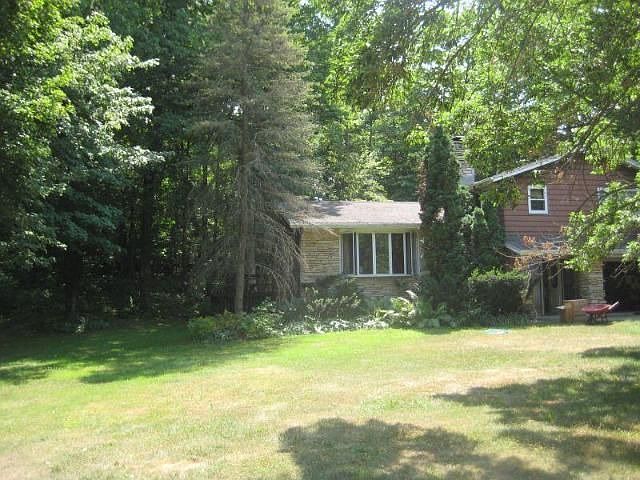 2nd image of 332 Sugar Bush Ln