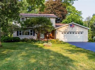 85 Charleswood Dr, Pittsford, NY 14534