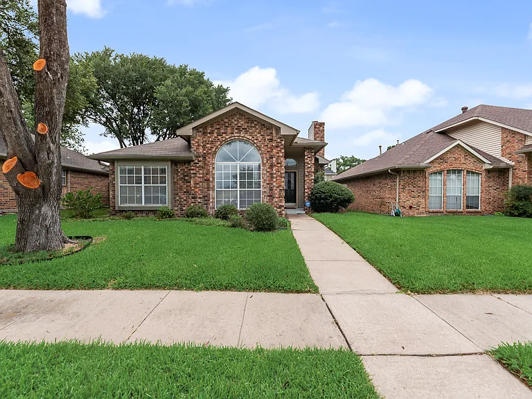 605 English Oak St — Photo 4