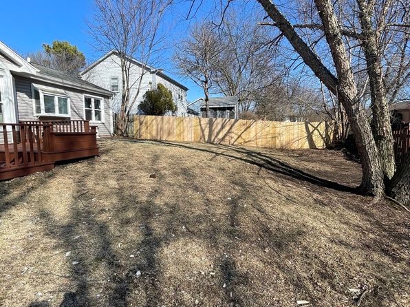 27W125 Chestnut Ln, Winfield, IL 60190