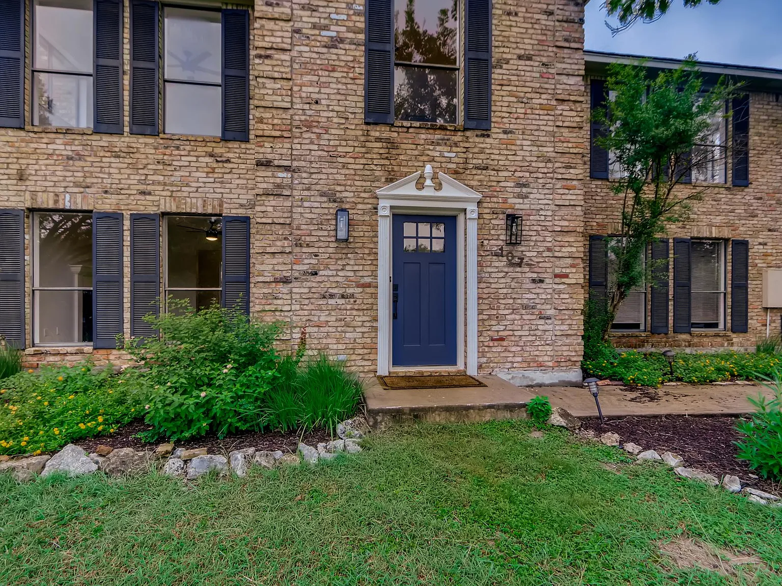 107 Long Wood Ave — Photo 2
