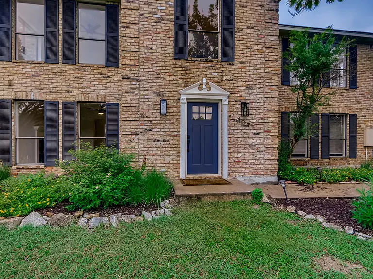 107 Long Wood Ave — Photo 2