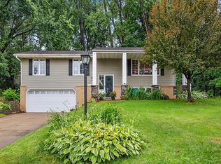 1915 Sioux Ct, Burnsville, MN 55337