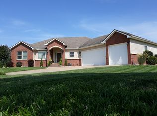 719 Fairway Ct, Winfield, KS 67156