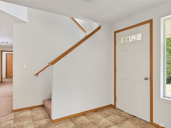 5th image of 9834 Mariner Dr NW