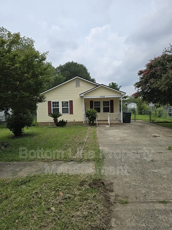 4 bed, 2.0 bath, 1256 sqft, $1,950 — Photo 1