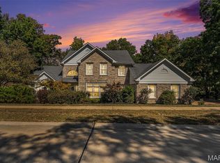 17707 Hornbean Dr, Chesterfield, MO 63005