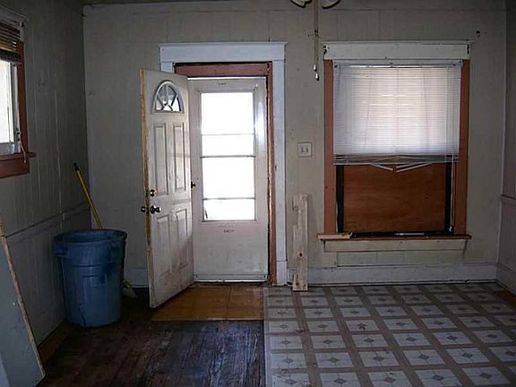 3rd image of 1516-1520 Linden St