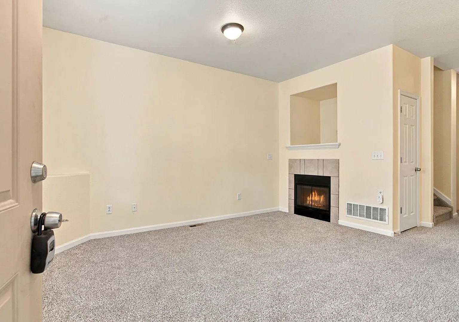 3 Bedroom Townhome in Ridgen Farm — Photo 3