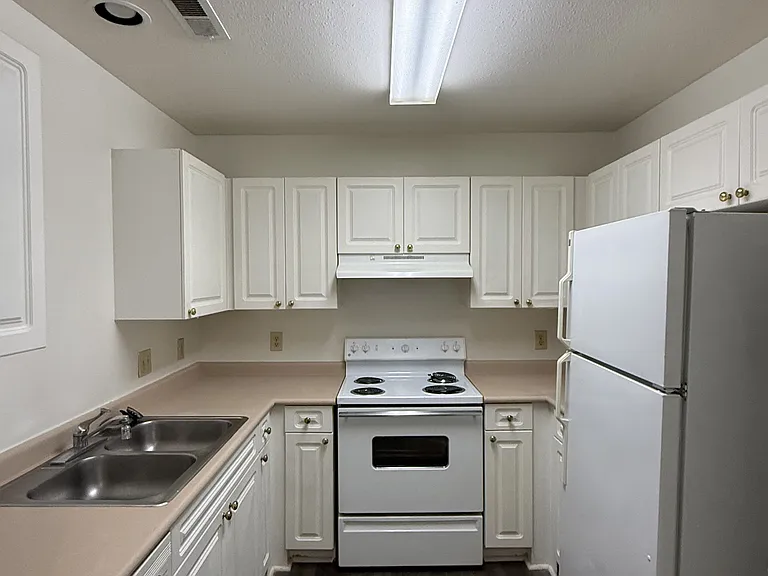 18 Hamiltons Bay Ct #CT436 — Photo 2