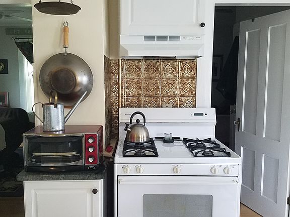 4th image of 35 Indian Neck Ave