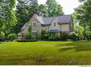 36 Sutherland St, Pittsford, NY 14534