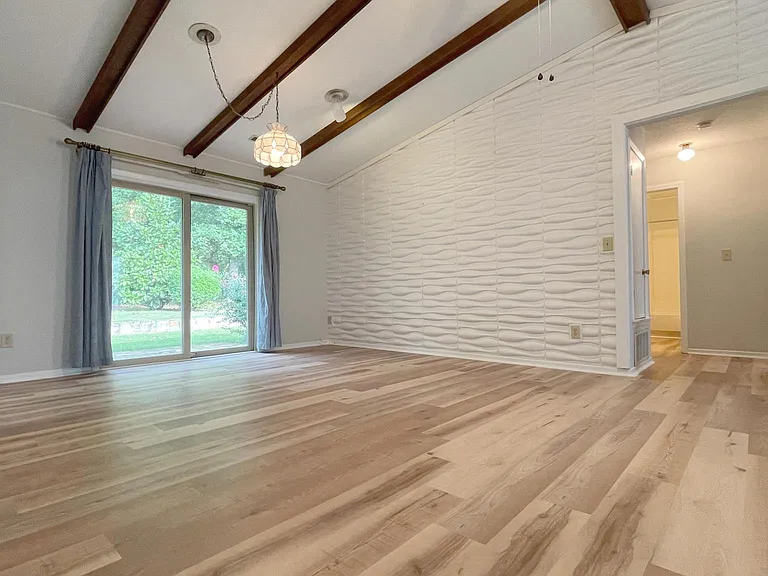 1607 Burnley Dr — Photo 12