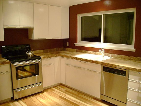 spacious kit. w/ marple counters