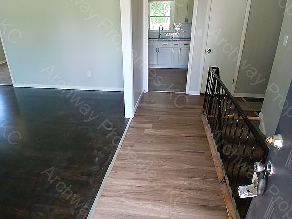 4th image of 5103 Long Dr