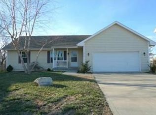 19510 Diamond Ln, Smithville, MO 64089