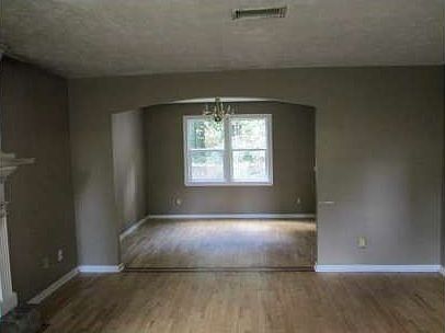 4th image of 1019 Country Oaks Ct