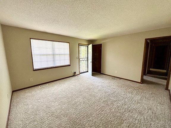 5th image of 2566 Railroad St