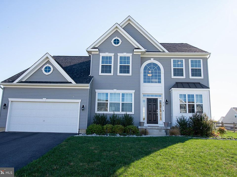 1st image of 719 Ashington Dr