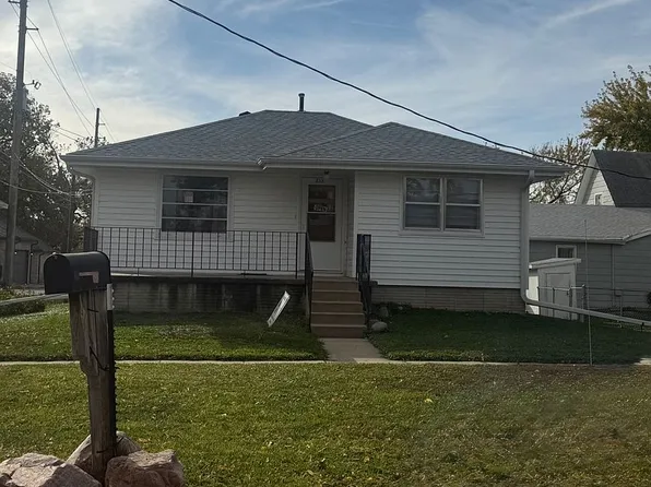 233 Jackson Ave, Seward, NE 68434