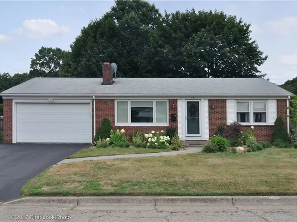 45 Woodcrest Dr, Riverside, RI 02915
