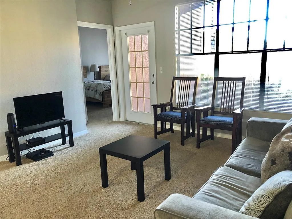 2 bed, 2.0 bath, 1073 sqft, $1,650 — Photo 3