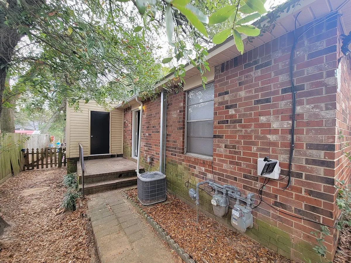 Building Photo - 1530 Whitney St