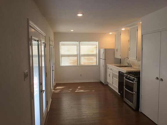 2nd image of 1711 W Walnut Ave