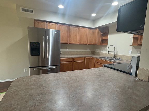5th image of 2700 E 19th St