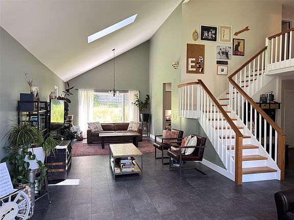 4th image of 709 Rano Blvd