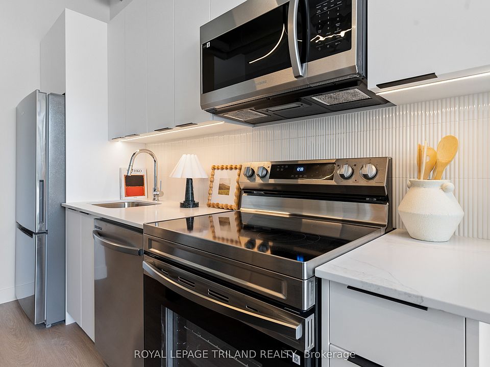 1st image of 685 Richmond St #307