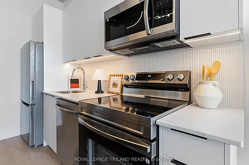 685 Richmond St #307 Photo 1