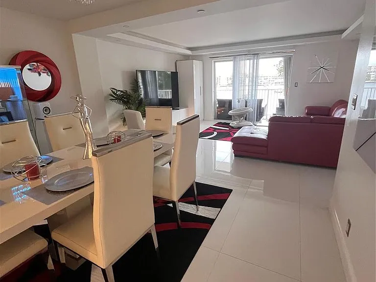 400 Golden Isles Dr #20 — Photo 6