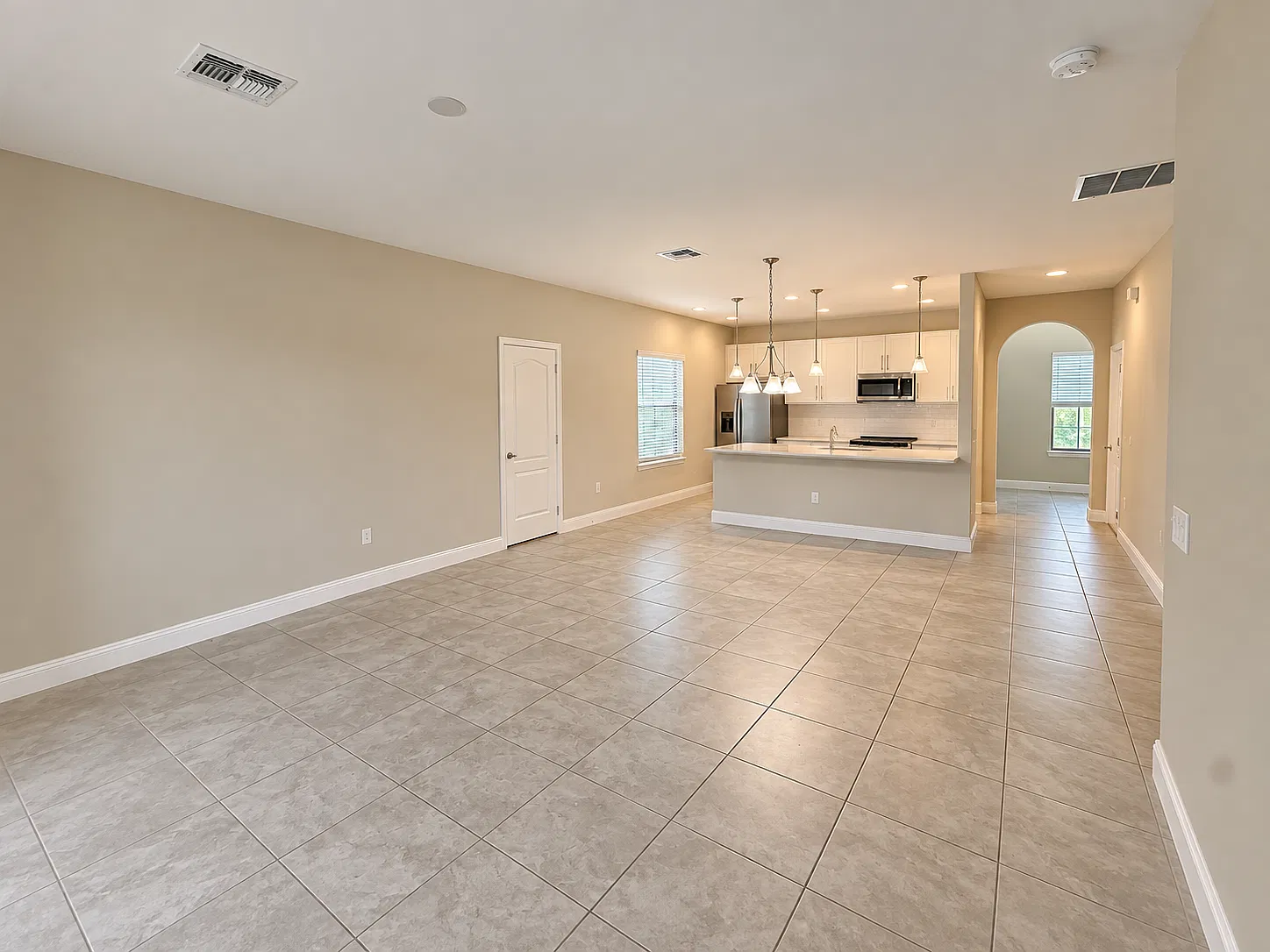 3 bed, 3.5 bath, 2019 sqft, $2,495 — Photo 4