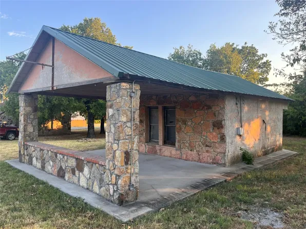 400 S Broad St, Saint Jo, TX 76265