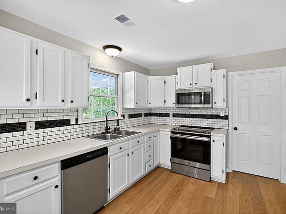 4th image of 74 Noel Dr