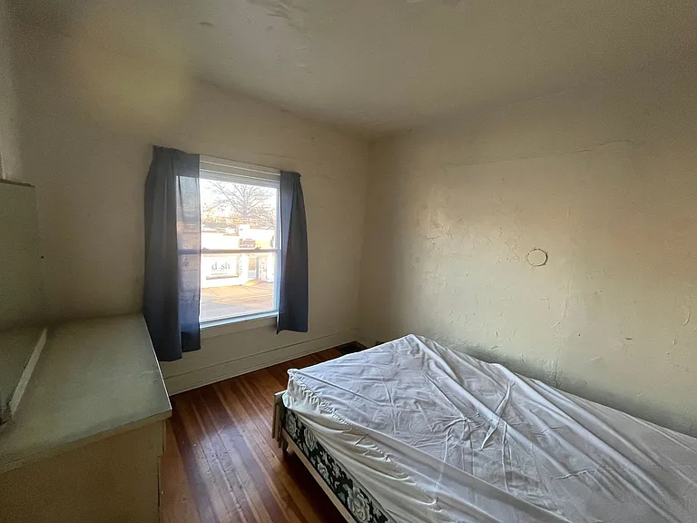 103 W 1st St — Photo 7