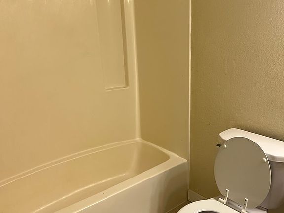 4th image of 412 1st St NE #105