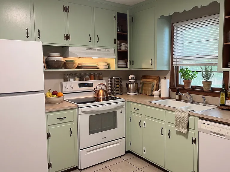 5 Howell St #1 — Photo 1