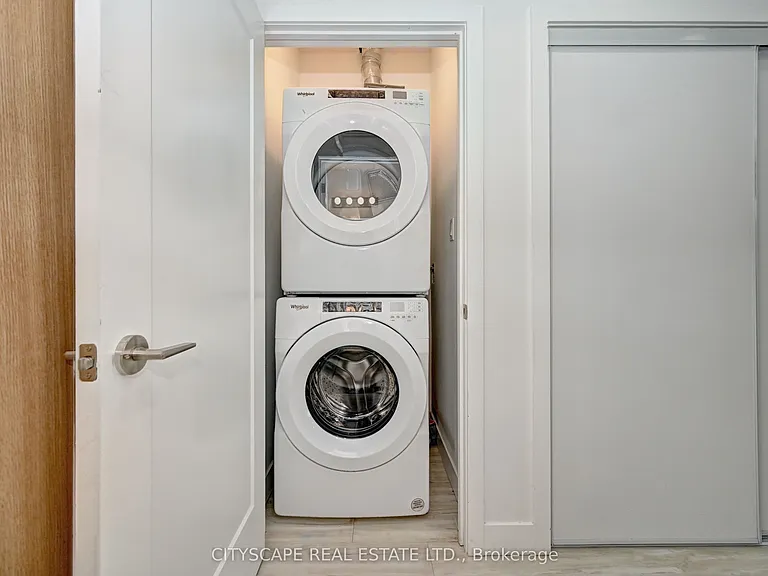 408 Dundas St S #212 — Photo 16