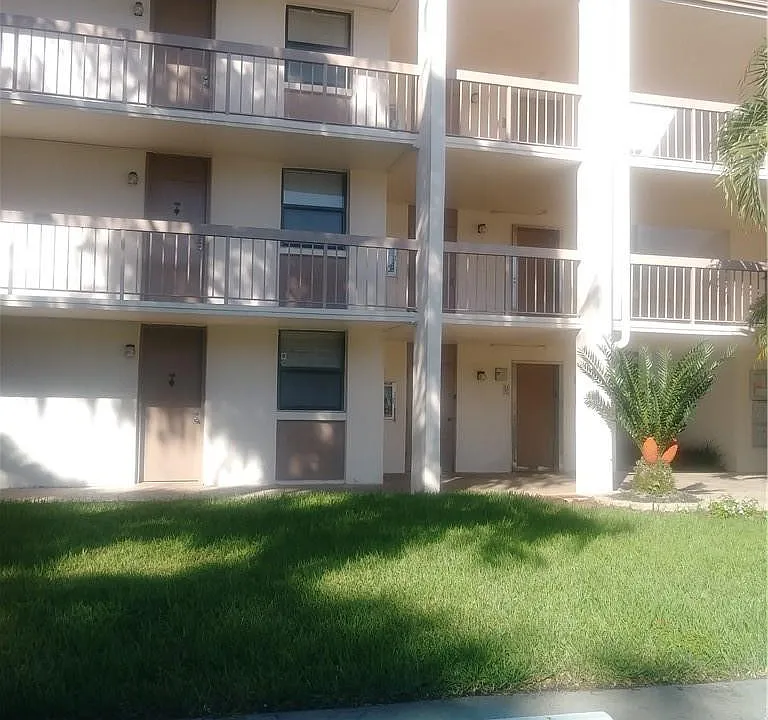 8419 Forest Hills Dr #105