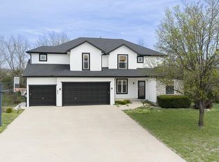 672 Everly Ct, Lansing, KS 66043