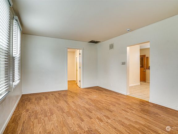 4th image of 418 119th Street S